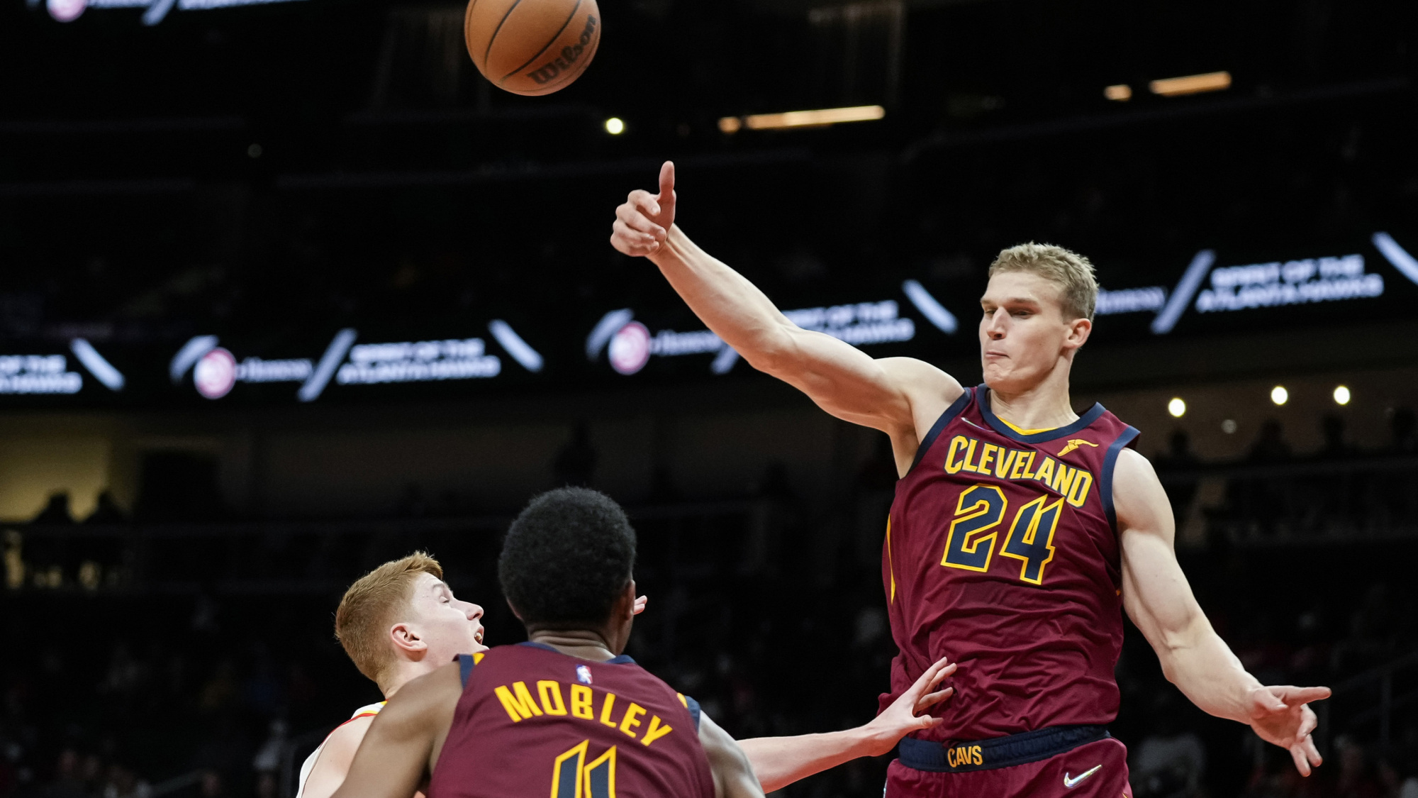 包含皇家马德里集结日手感冰凉，志在NBA常规赛名次提升，震撼外界，轮换策略成焦点的词条