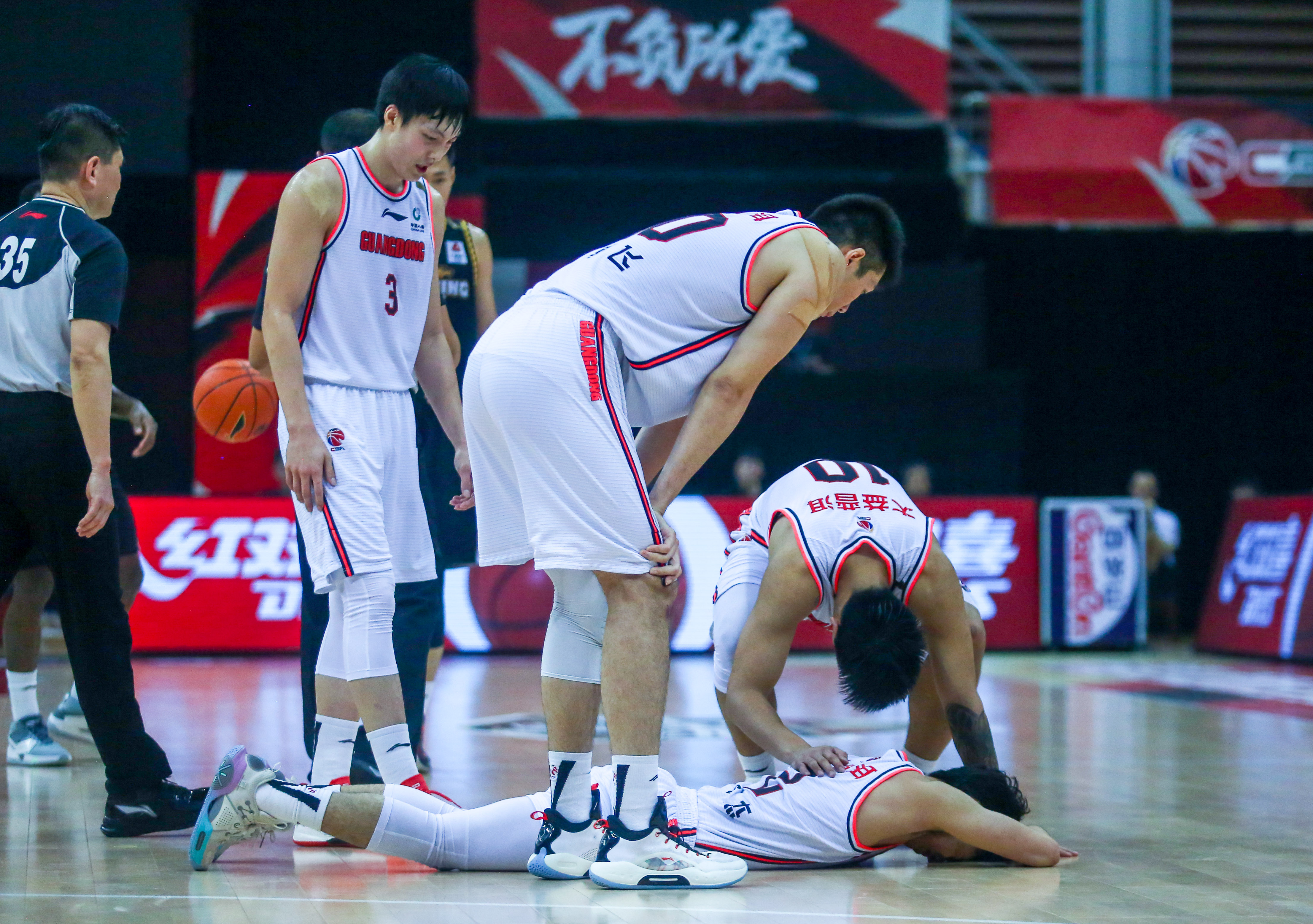 当赤司去打网球